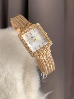 Vintage-inspired White Dial Ladies Watch Square Face Mesh Band Watch for Women