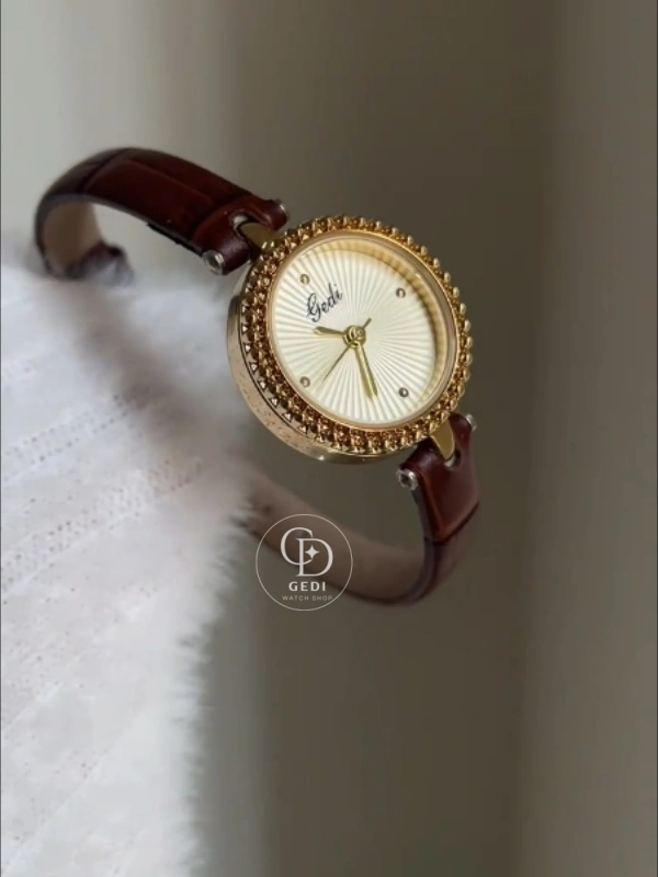 Retro Gold Round Dial Watch for Women Brown Leather Strap Ladies Watch