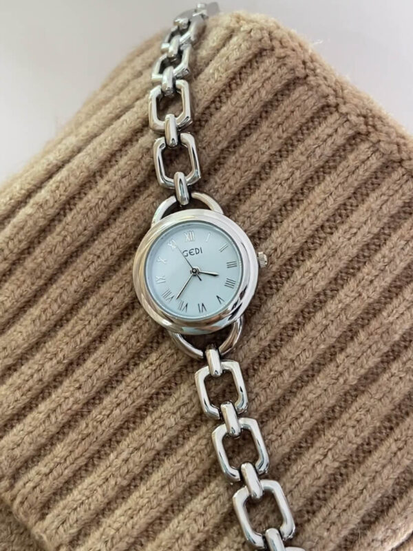 Chic Blue Round Face Silver Bracelet Watch for Women