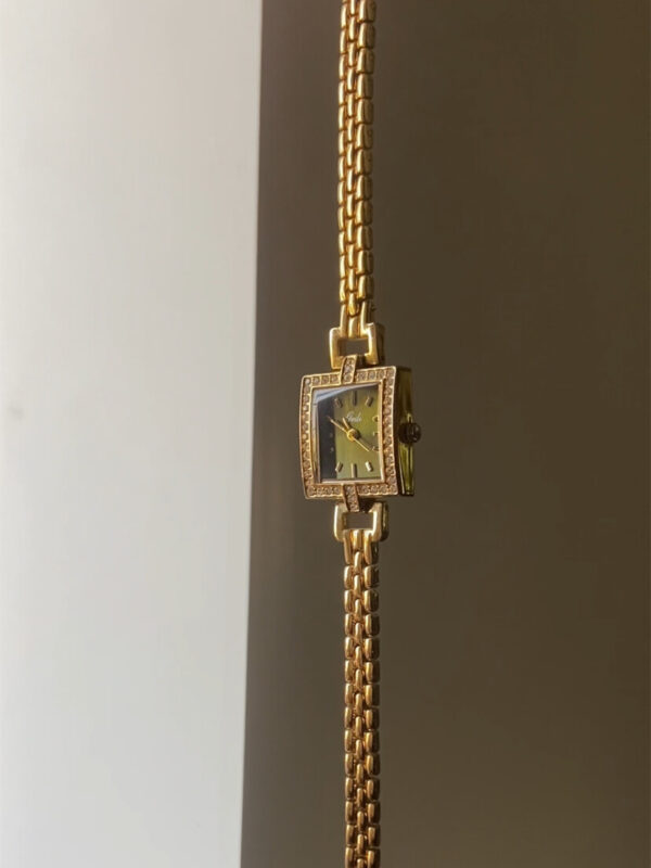 Vintage Style Emerald Green Square Face Glod Bracelet Watch