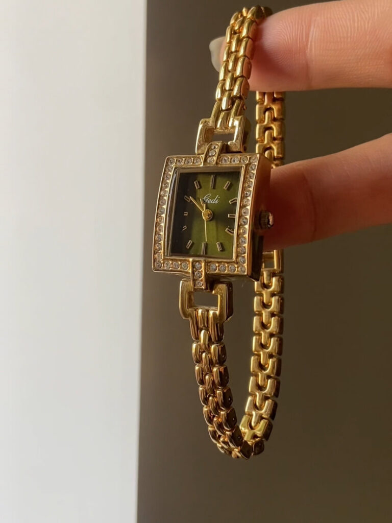 Vintage Style Emerald Green Square Face Glod Bracelet Watch