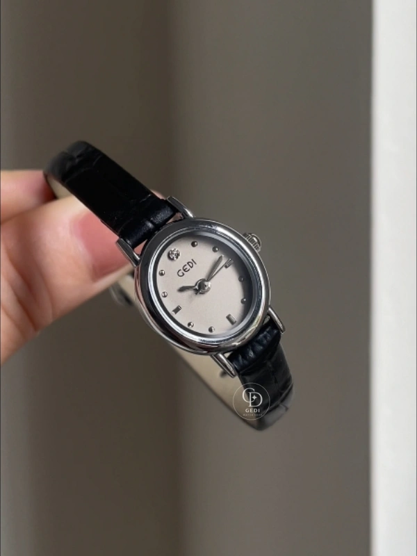 Dainty Small Oval Face Watch for Women Chic Black Leather Strap Ladies Watch