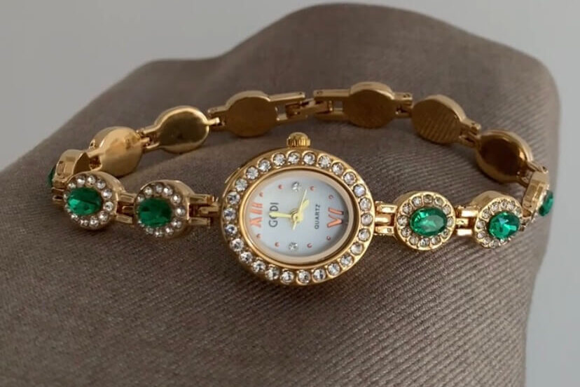 Vintage Zircon Small Oval Face Gold Bracelet Watch