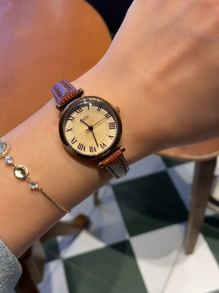 Vintage Style Brown Round Leather Women's Watch