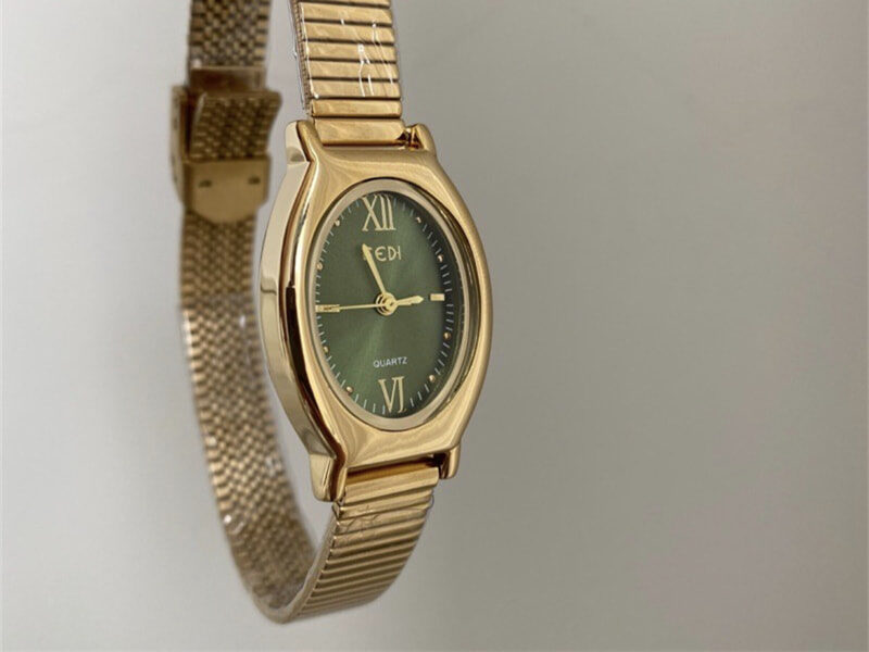 Chic Style Gold Emerald Green Oval Bracelet Ladies Watch
