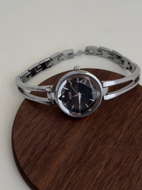 Minimalist Black/White Round Face Silver Bracelet Watch