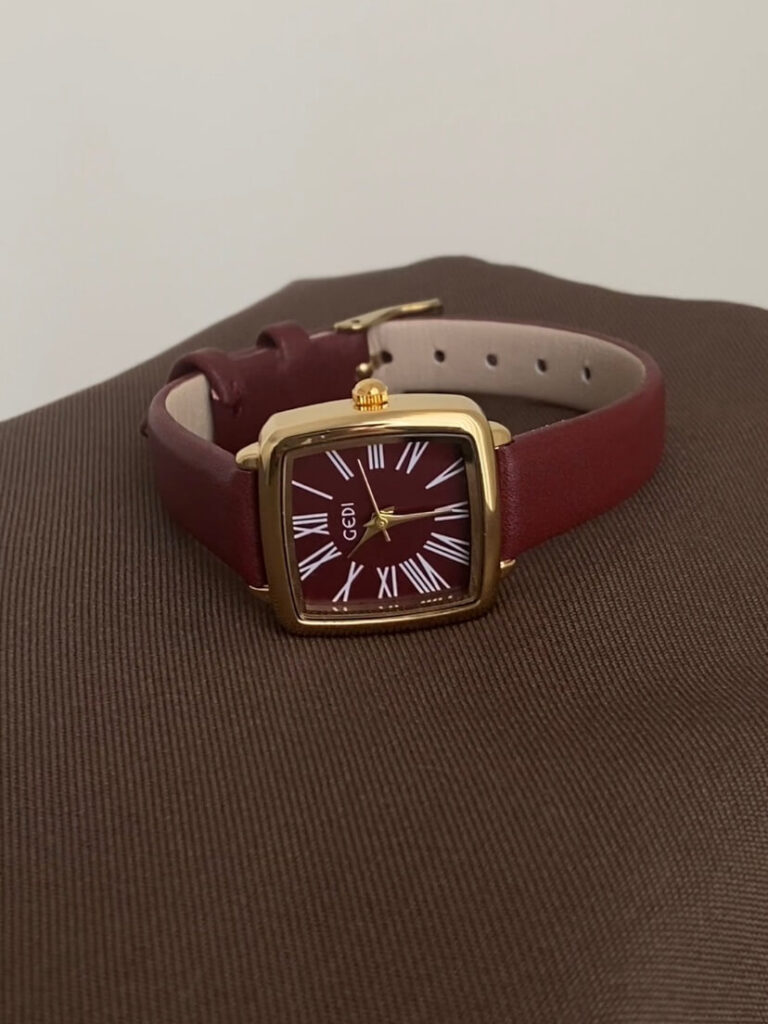 Vintage Style Square Face Red Leather Women‘s Watch