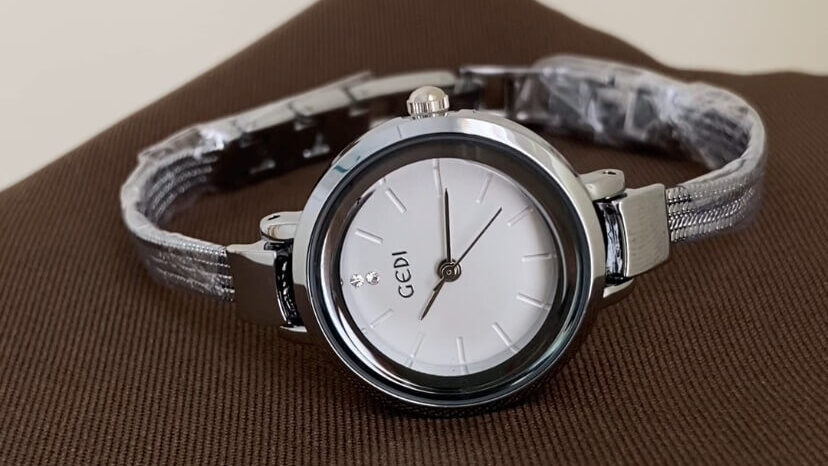 Minimalist Style Silver Round Face Watch for Women