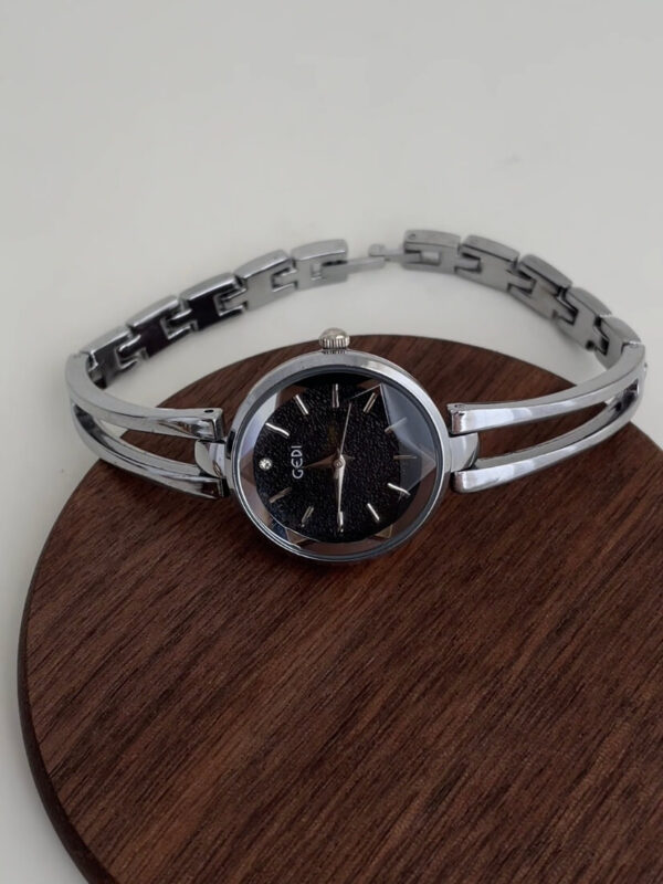 Minimalist Black/White Round Face Silver Bracelet Watch