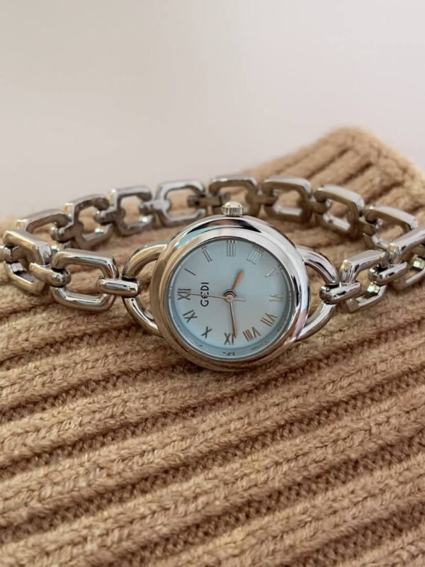 Chic Blue Round Face Silver Bracelet Watch for Women