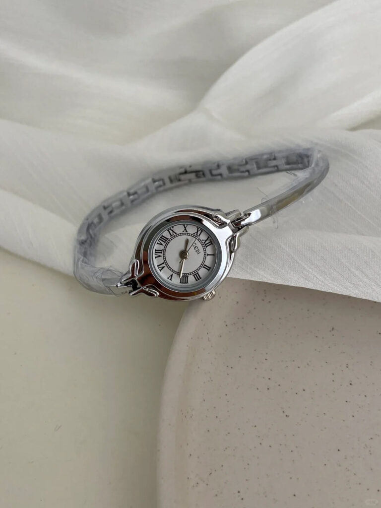 Vintage Style Gold/Silver Round Face Bracelet Watch