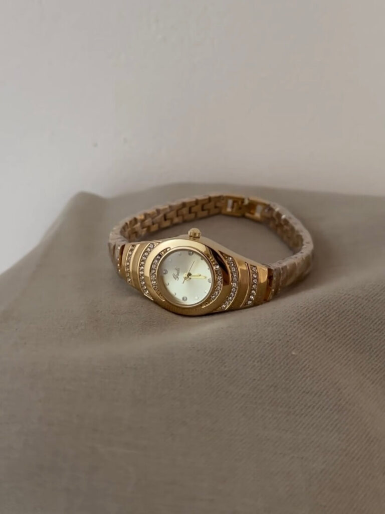Chic Gold Round Face Bracelet Watch for Women