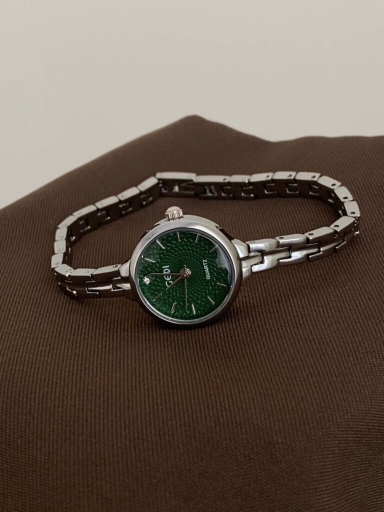 Minimalist Style Green Round Face Silver Bracelet Watch