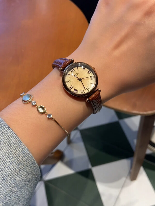 Vintage Style Brown Round Leather Women's Watch