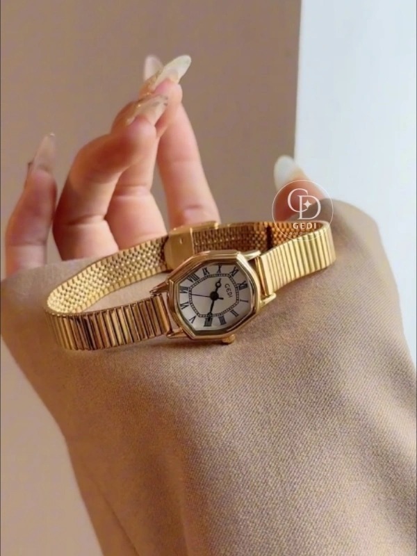 Vintage-inspired Hexagon Face Ladies Watch Classic Roman Numeral Gold Bracelet Watch for Women