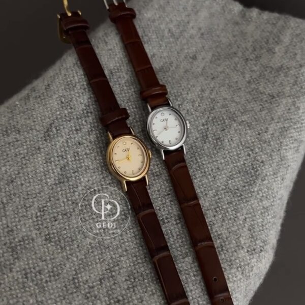 Dainty Small Oval Face Watch for Women Chic Black Leather  display picture 1