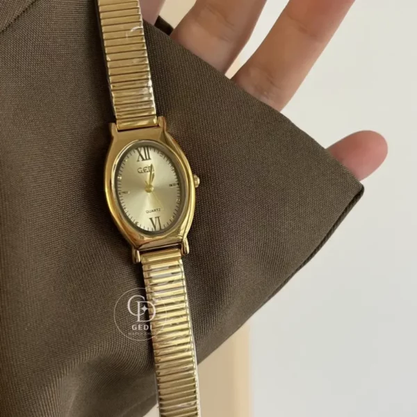 Chic Style Gold Emerald Green Oval Bracelet Ladies Watch