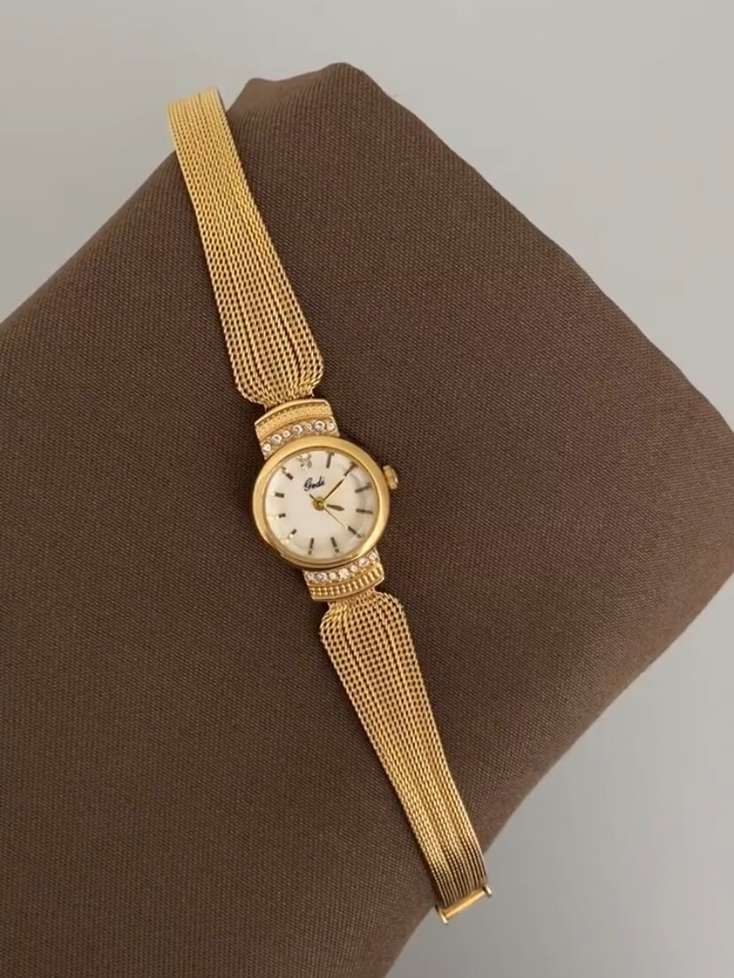 Chic Mother of Pearl Gold/Silver Round Face Wristwatch