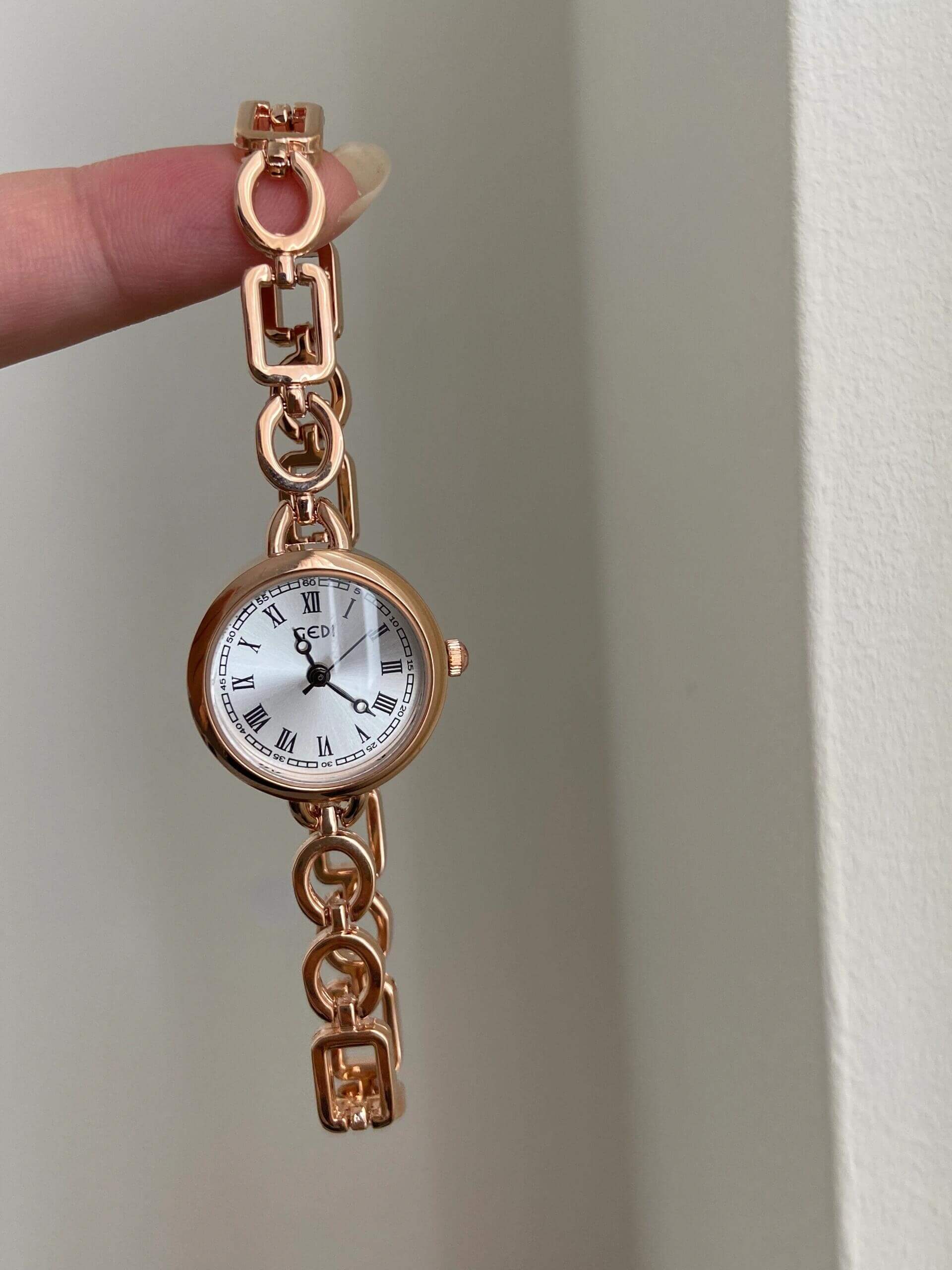 Vintage Style Roman Numeral Dial Gold Round Face Watch