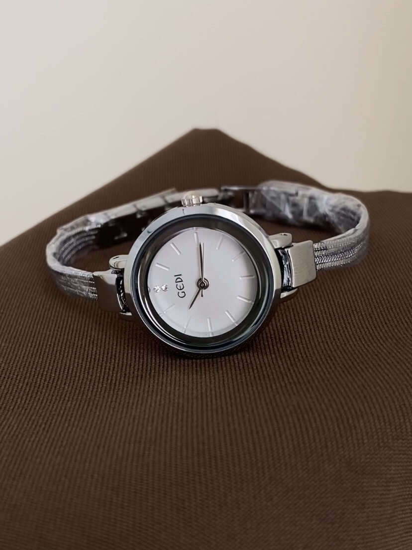 Minimalist Style Silver Round Face Watch for Women
