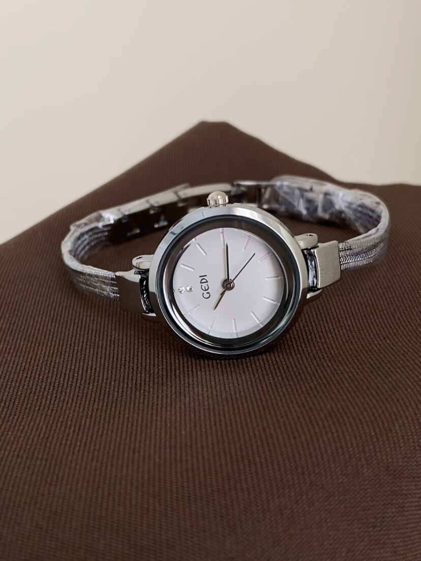 Minimalist Style Silver Round Face Watch for Women