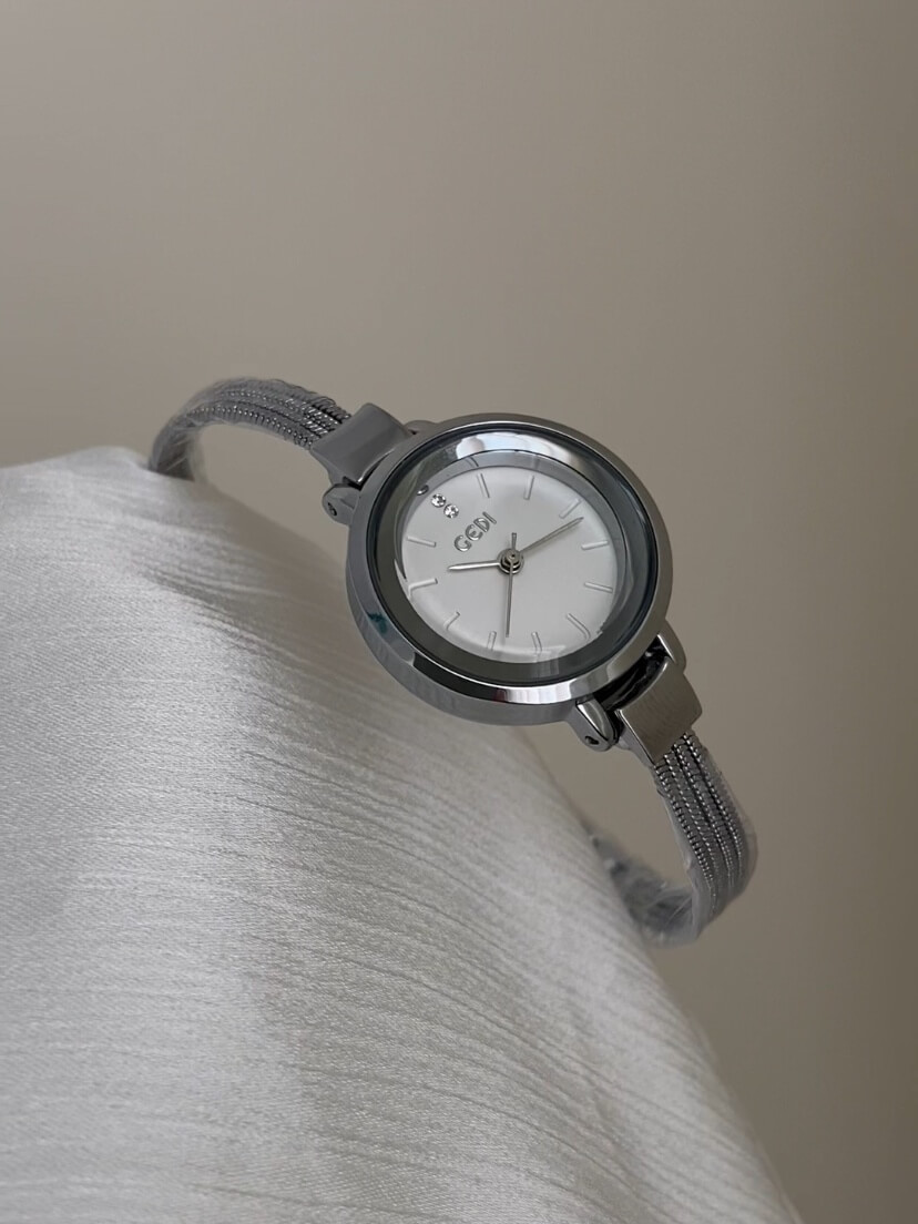Minimalist Style Silver Round Face Watch for Women