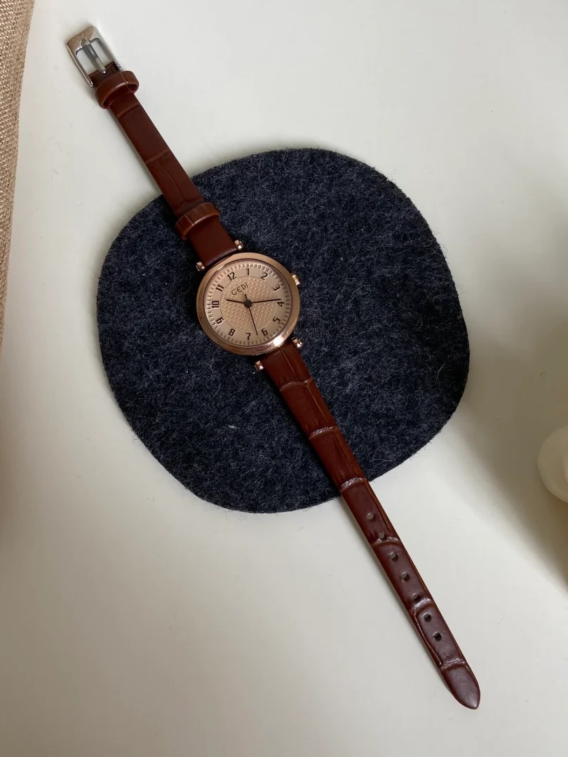 Classic Style Gold Round Face Brown Leather Watch