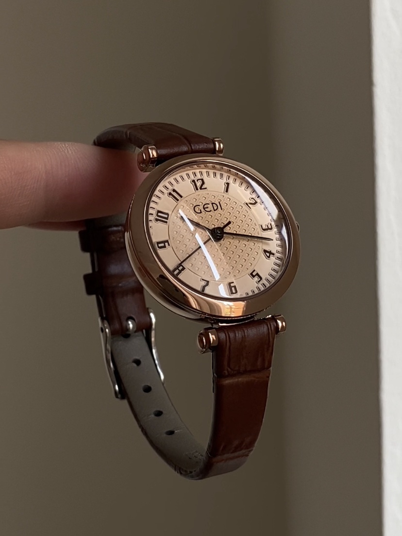 Classic Style Gold Round Face Brown Leather Watch