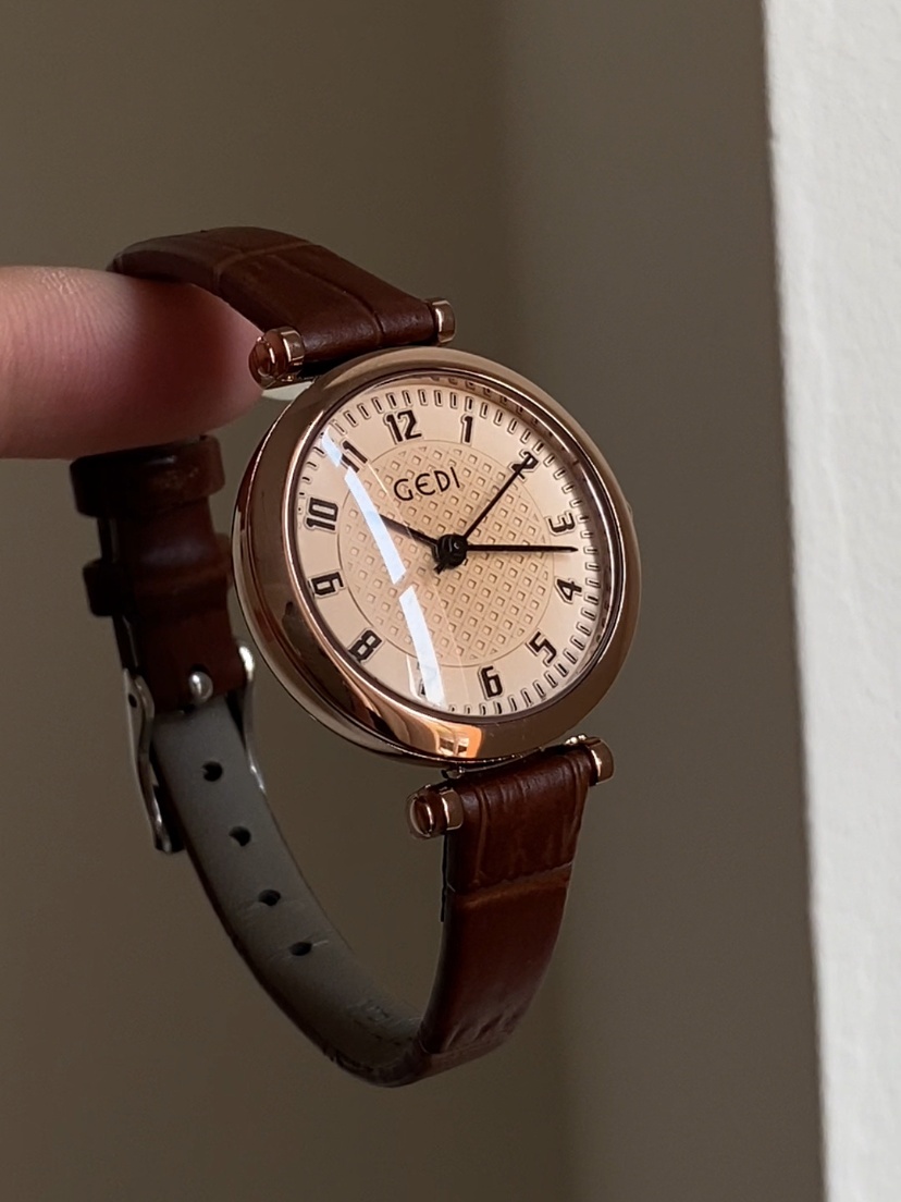 Classic Style Gold Round Face Brown Leather Watch