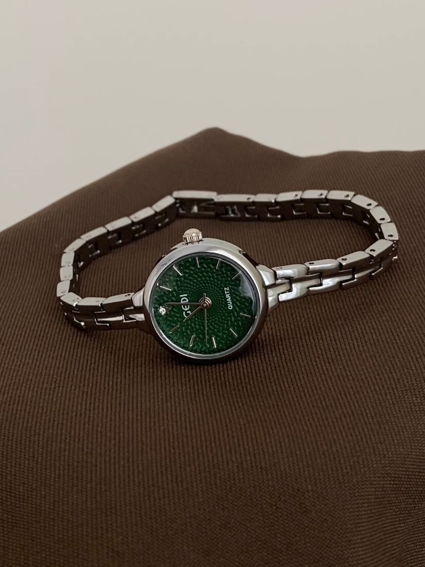 Minimalist Style Green Round Face Silver Bracelet Watch