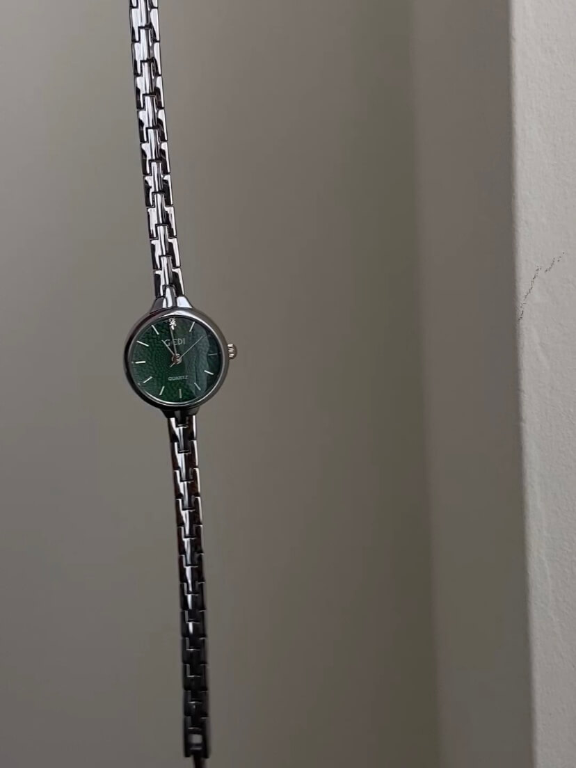 Minimalist Style Green Round Face Silver Bracelet Watch