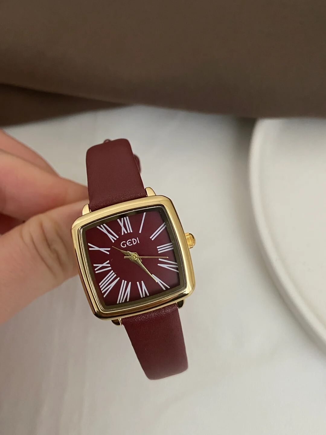 Vintage Style Square Face Red Leather Women‘s Watch