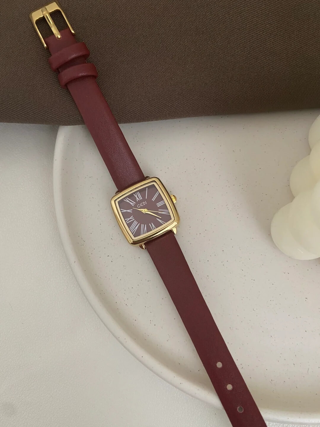 Vintage Style Square Face Red Leather Women‘s Watch