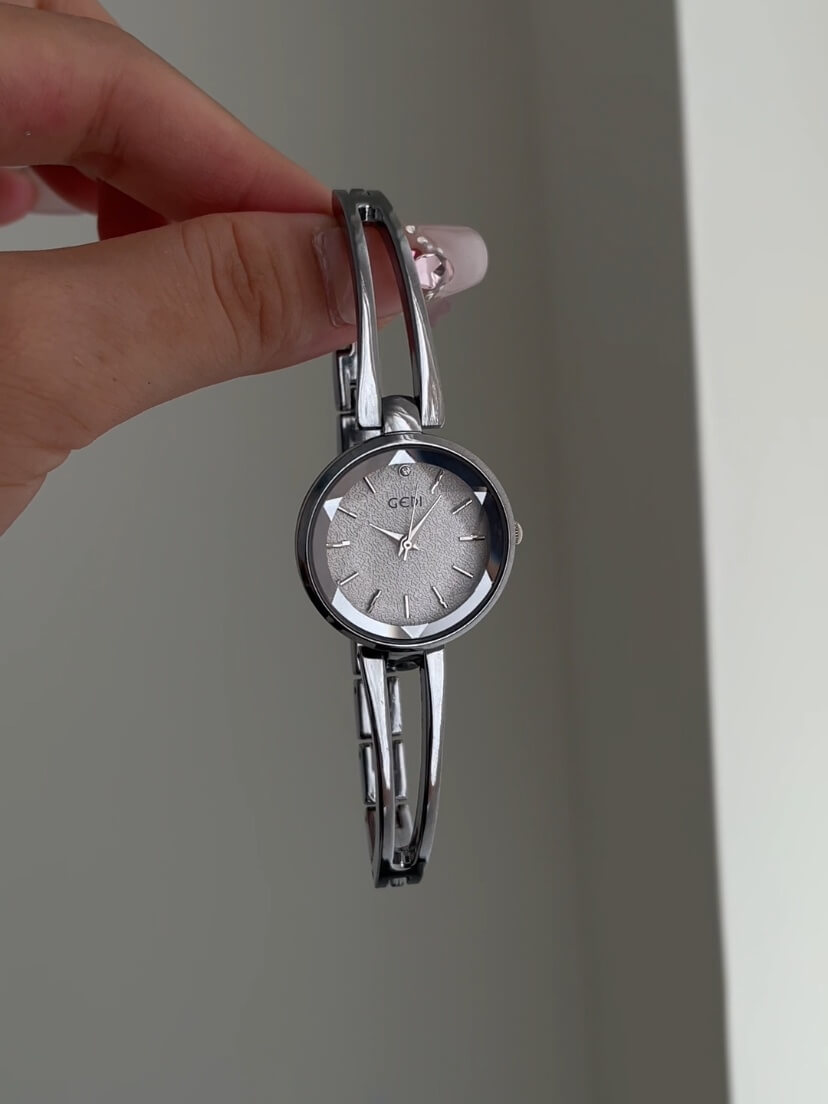 Minimalist Black/White Round Face Silver Bracelet Watch