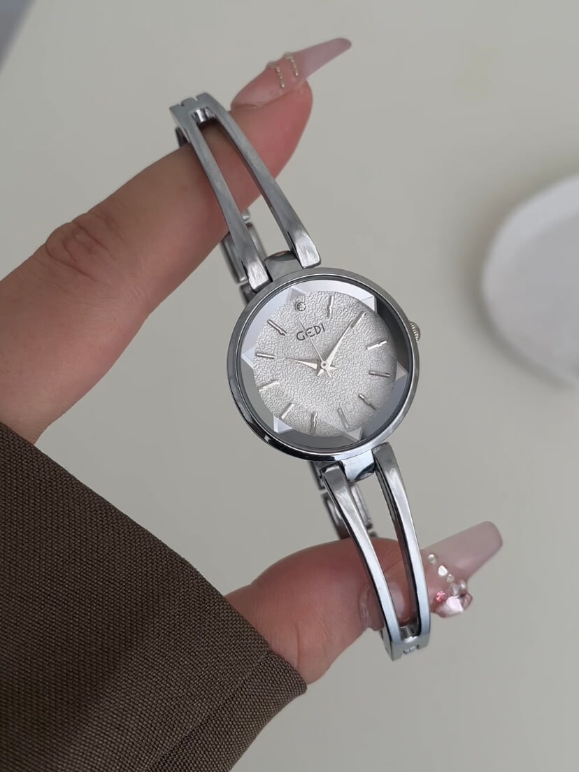 Minimalist Black/White Round Face Silver Bracelet Watch