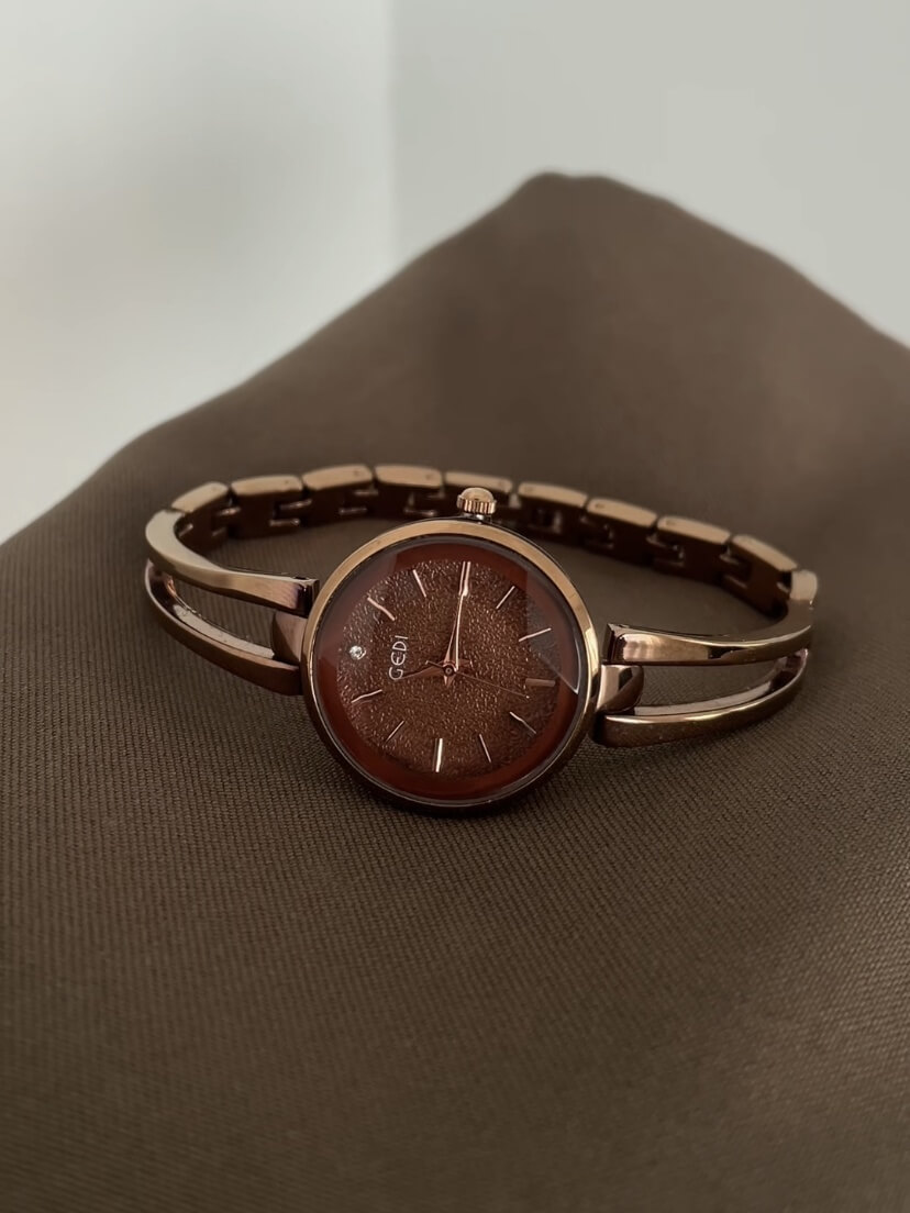 Minimalist Black/White Round Face Silver Bracelet Watch