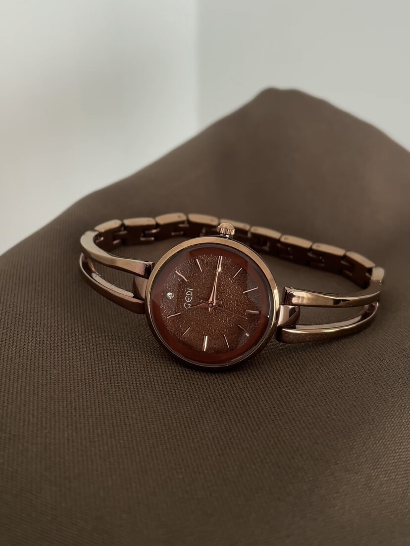 Minimalist Black/White Round Face Silver Bracelet Watch