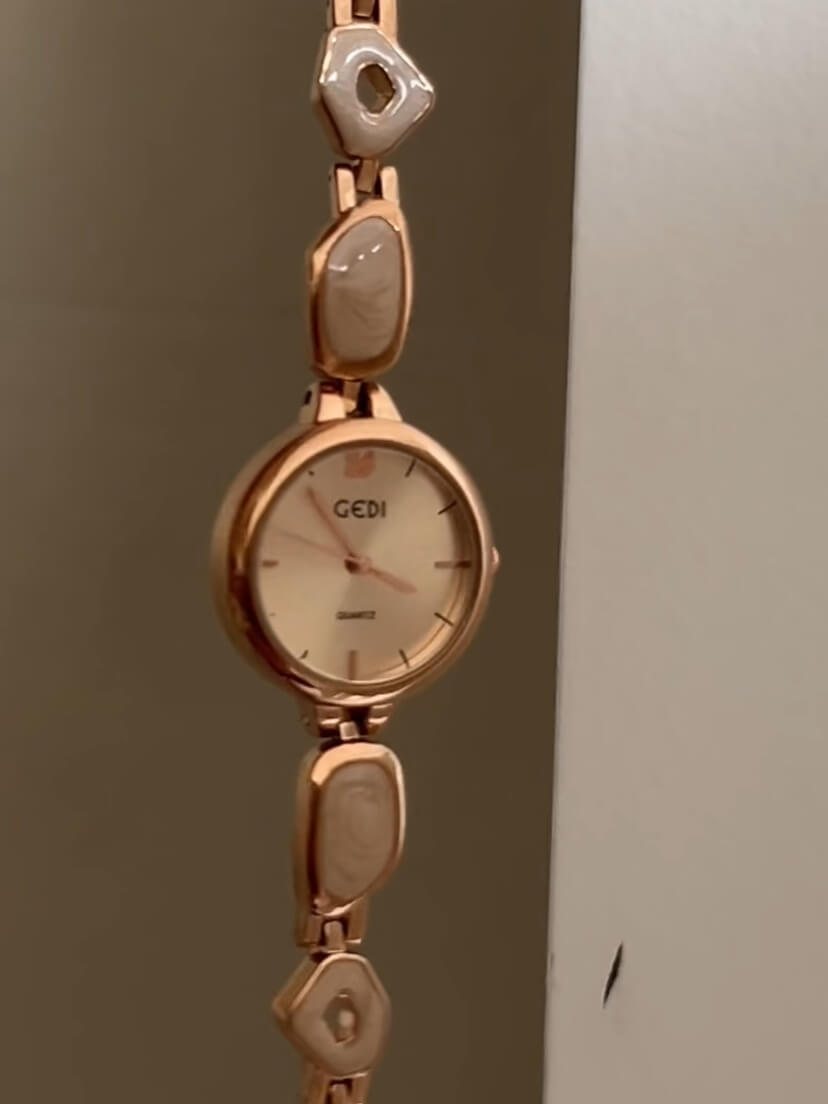 Chic Green/Pink Round Face Watch for Women