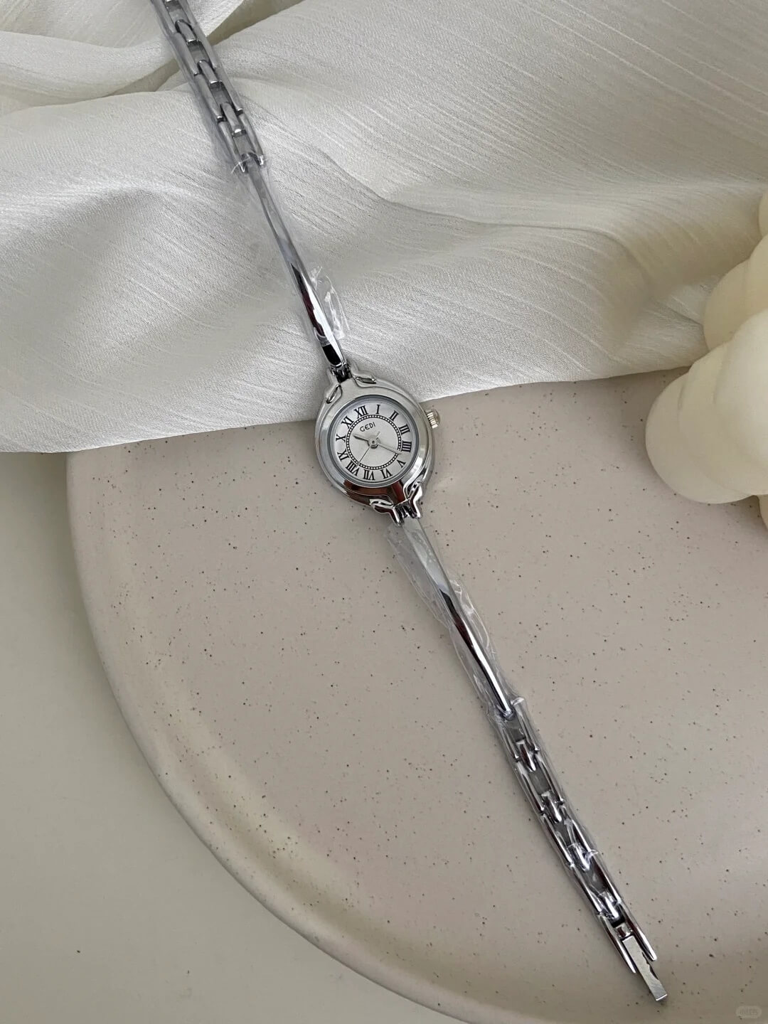 Vintage Style Gold/Silver Round Face Bracelet Watch