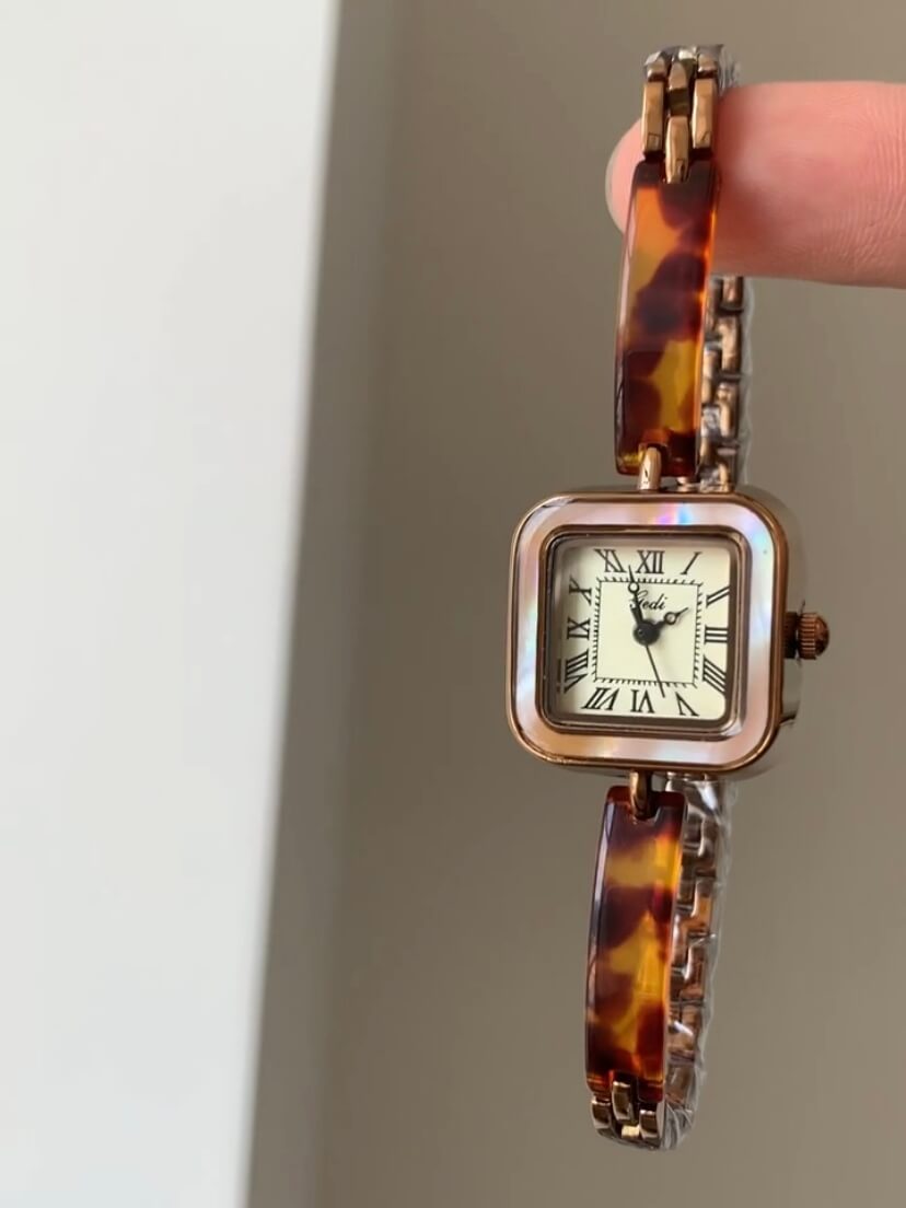 Vintage Gold Square Face Bracelet Watch For Women