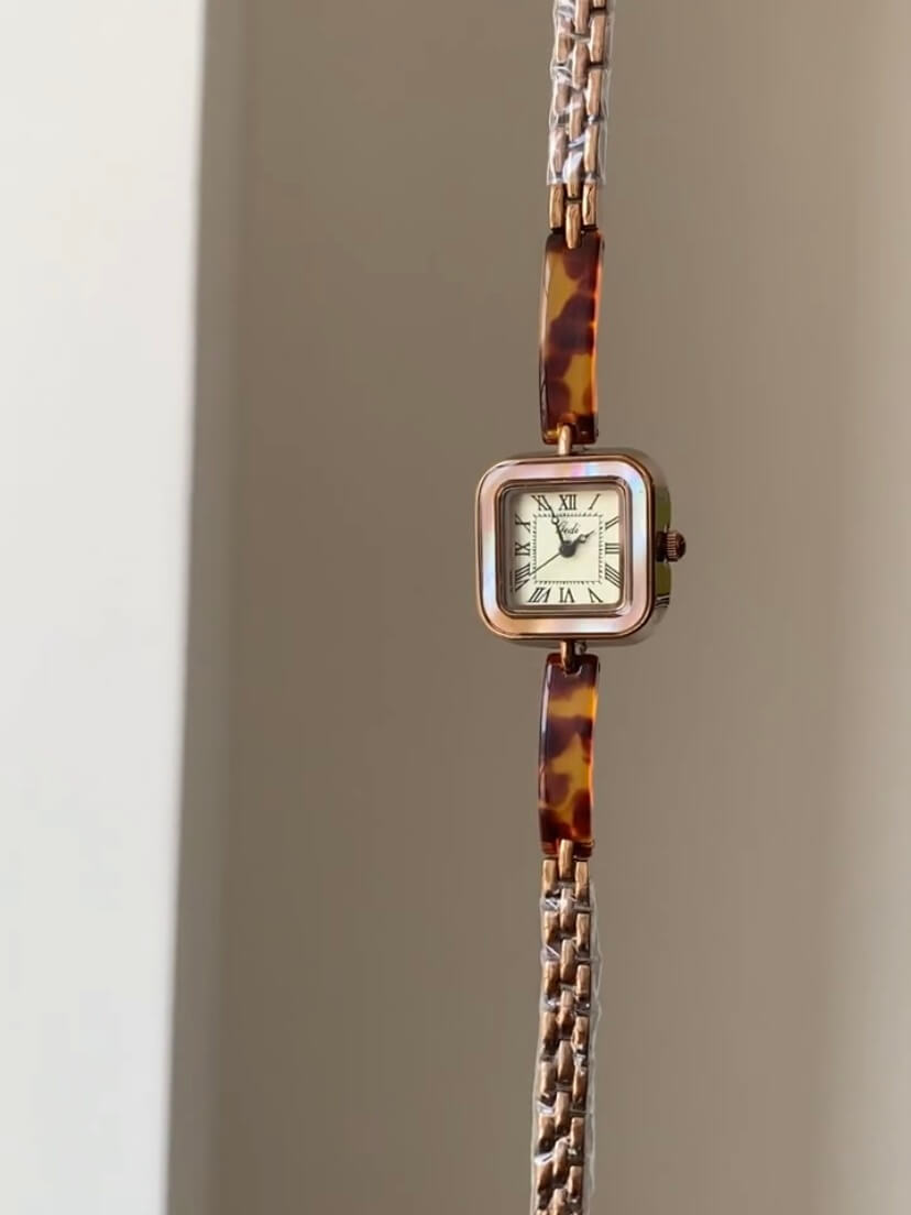 Vintage Gold Square Face Bracelet Watch For Women