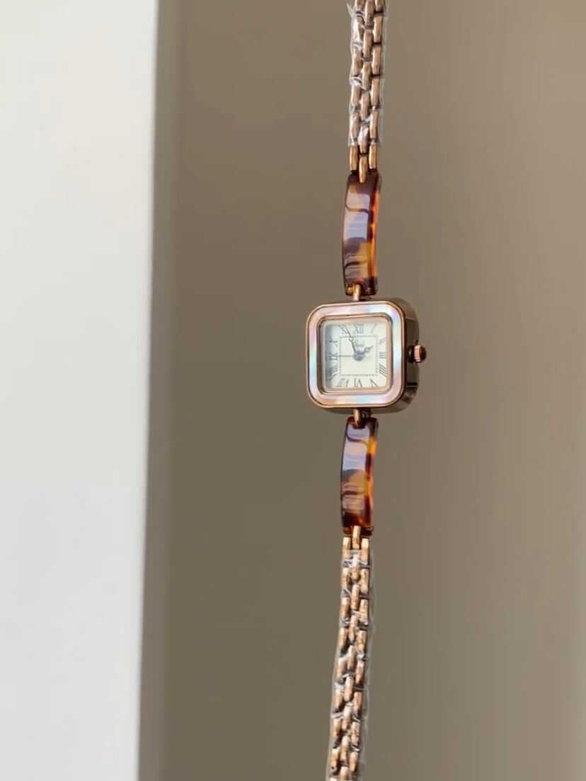 Vintage Gold Square Face Bracelet Watch For Women