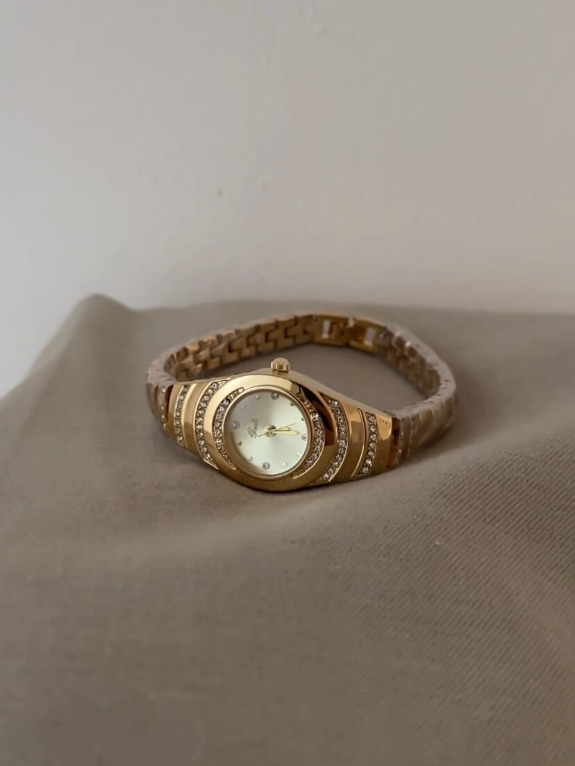 Chic Gold Round Face Bracelet Watch for Women