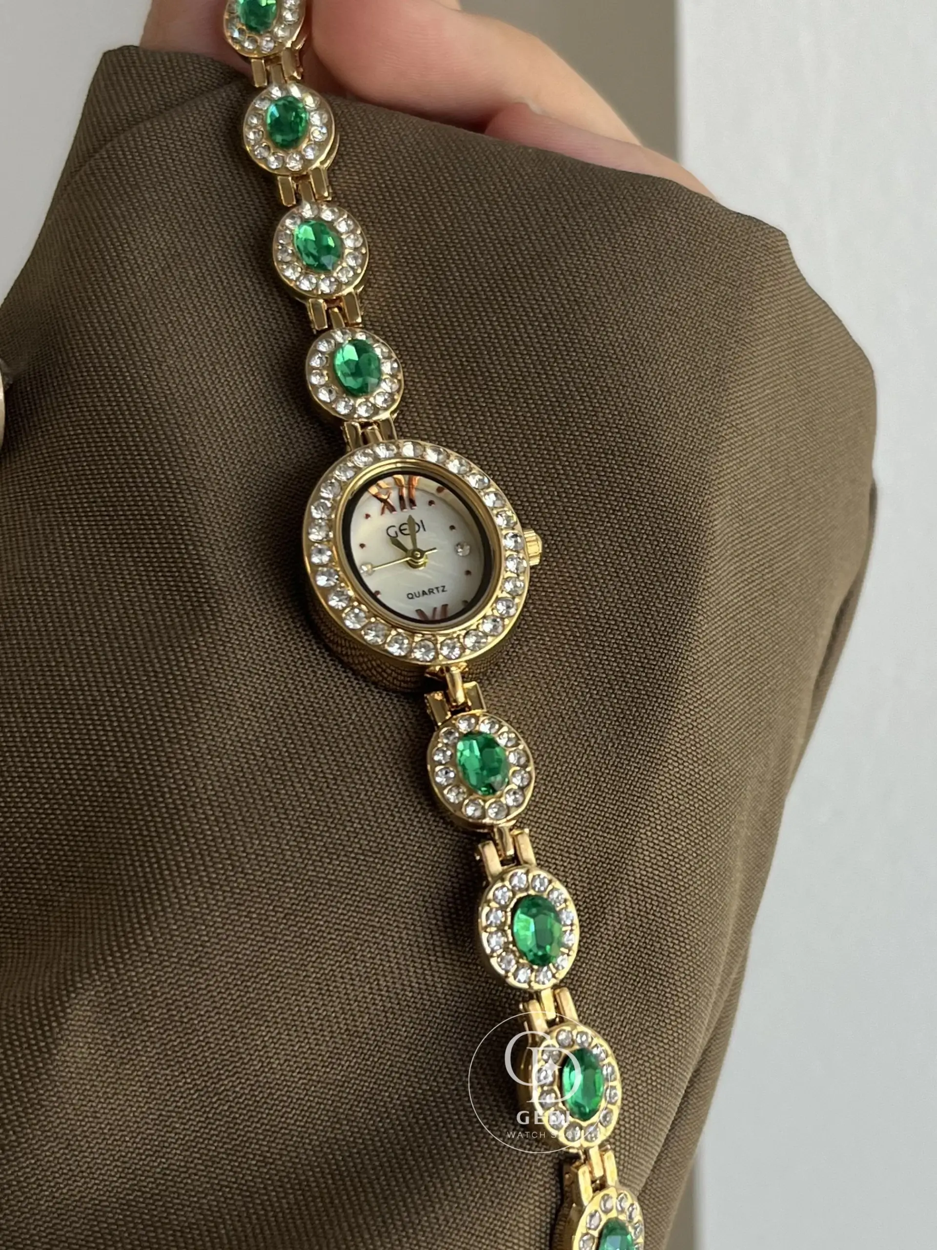 Vintage Zircon Small Oval Face Gold Bracelet Watch