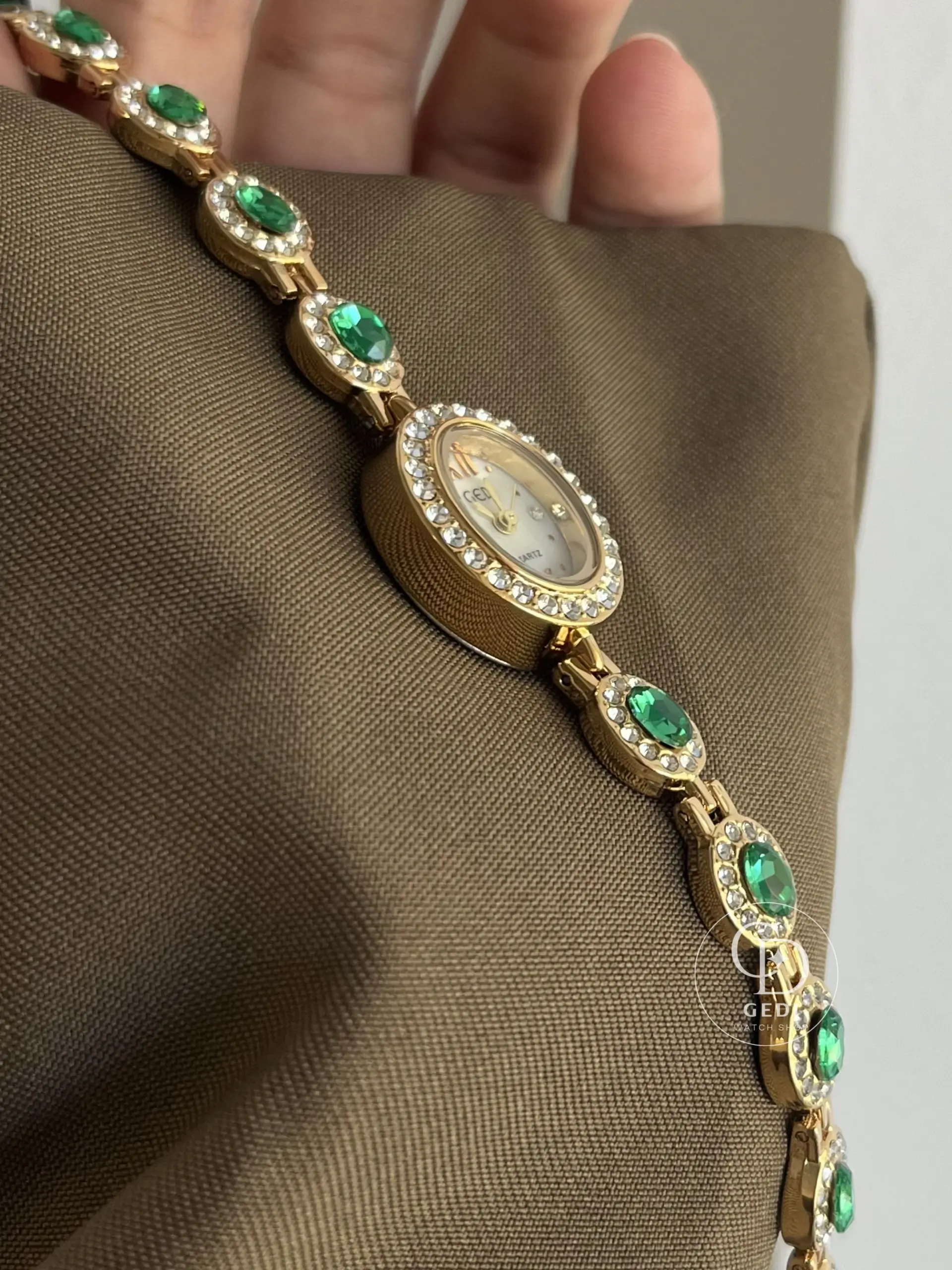 Vintage Zircon Small Oval Face Gold Bracelet Watch