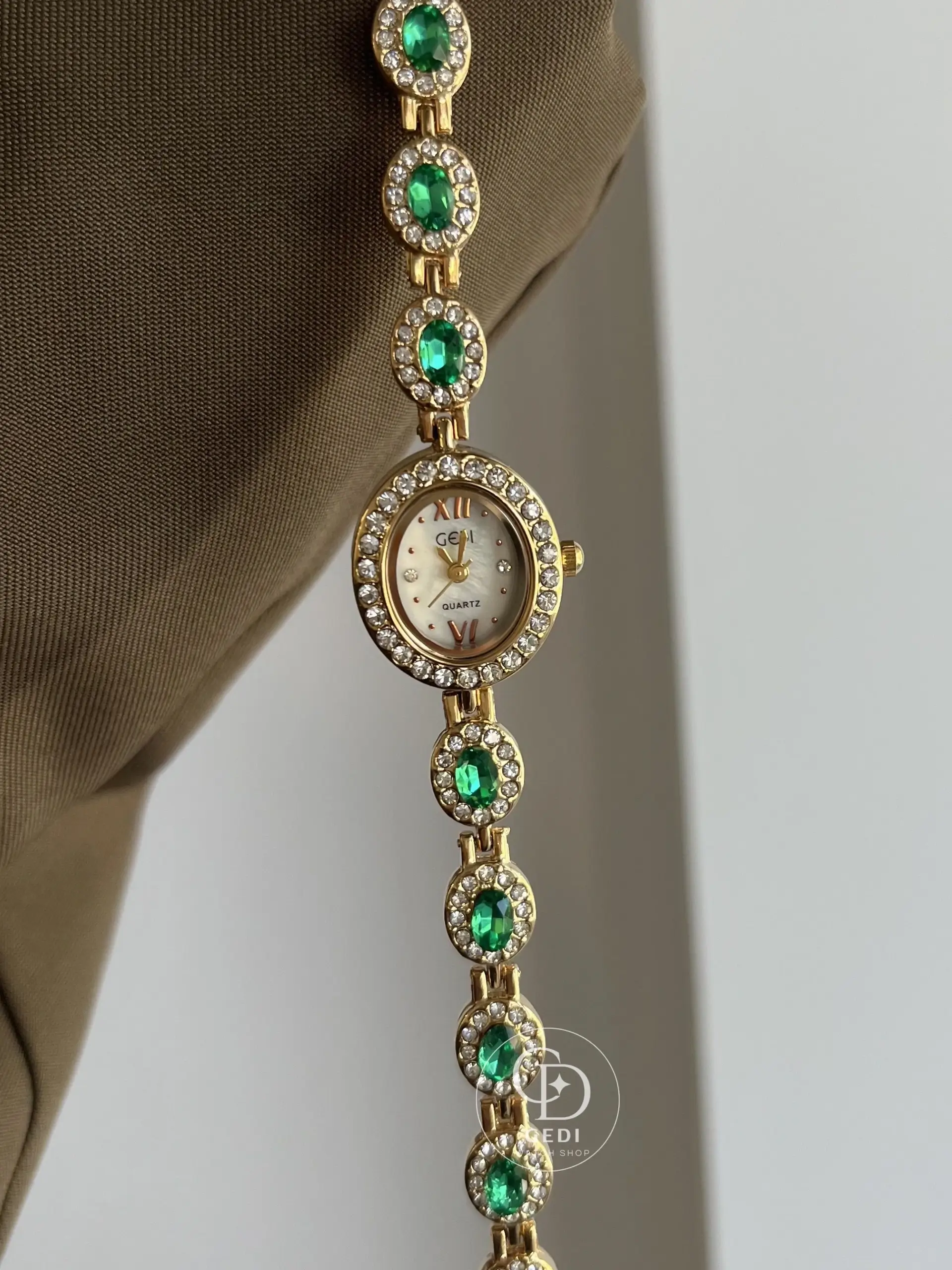 Vintage Zircon Small Oval Face Gold Bracelet Watch