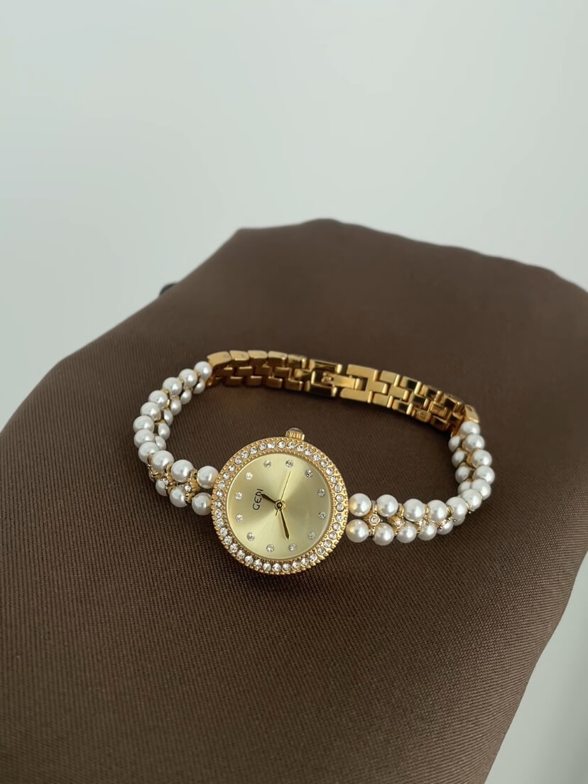 Dainty Round Face Pearl Chain Women’s Watch