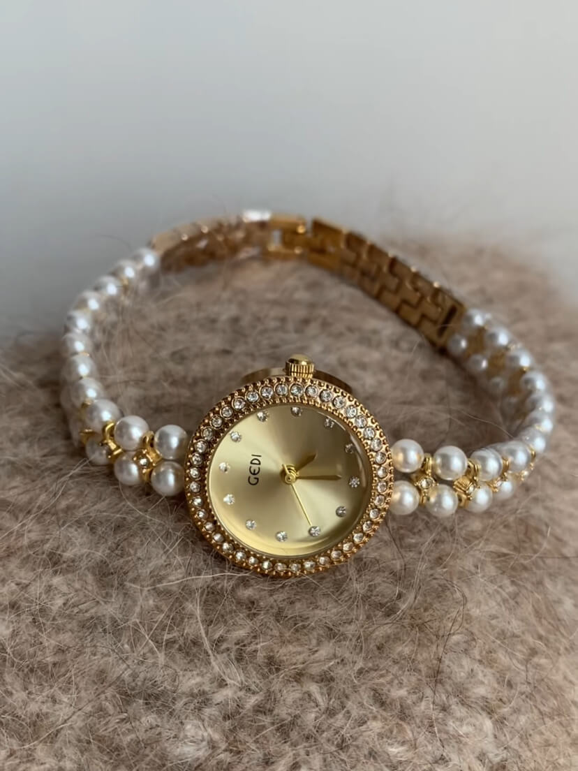 Dainty Round Face Pearl Chain Women’s Watch