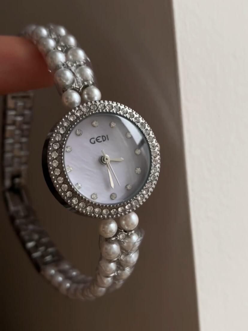 Dainty Round Face Pearl Chain Women’s Watch