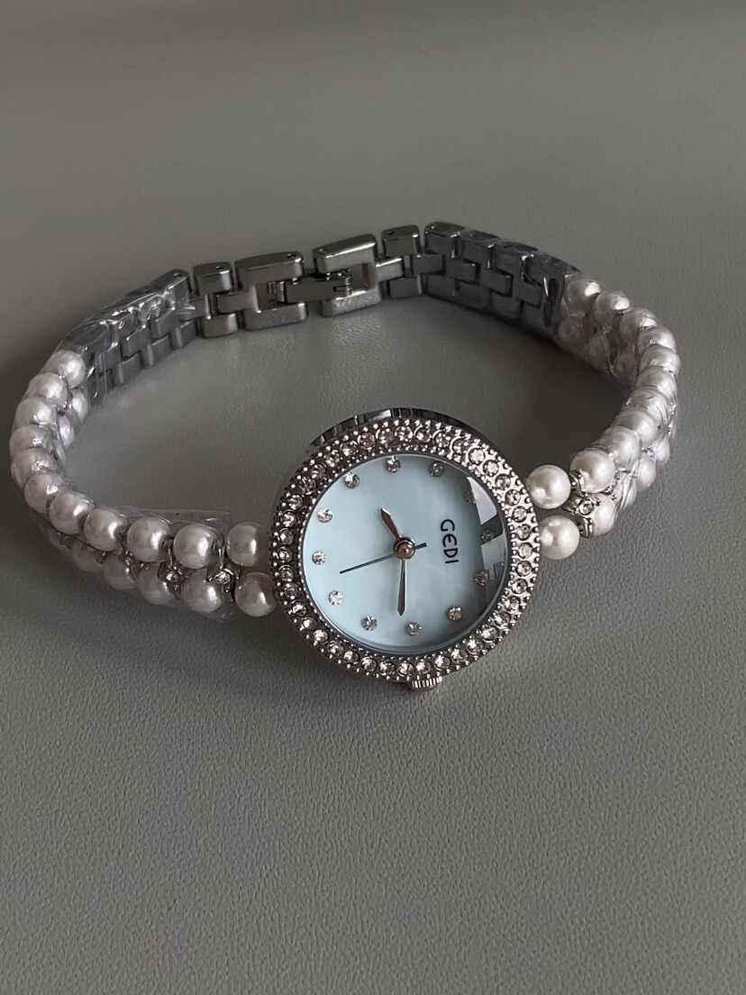 Dainty Round Face Pearl Chain Women’s Watch